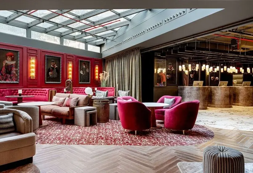 هتل Radisson Red Madrid