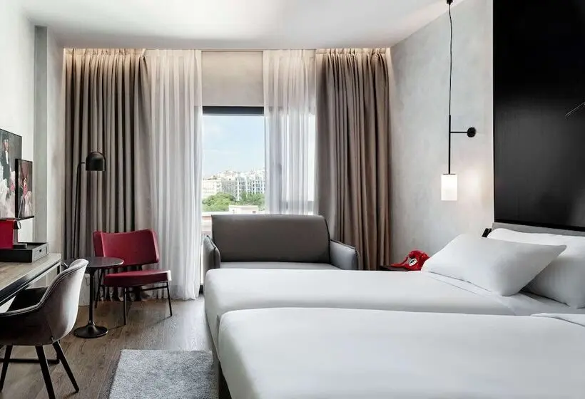 هتل Radisson Red Madrid