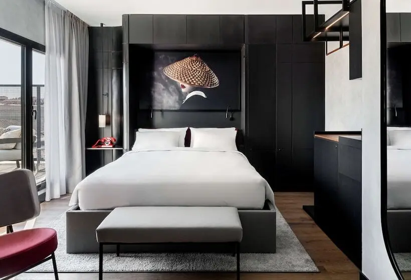 هتل Radisson Red Madrid