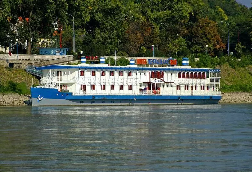 Botel Marina