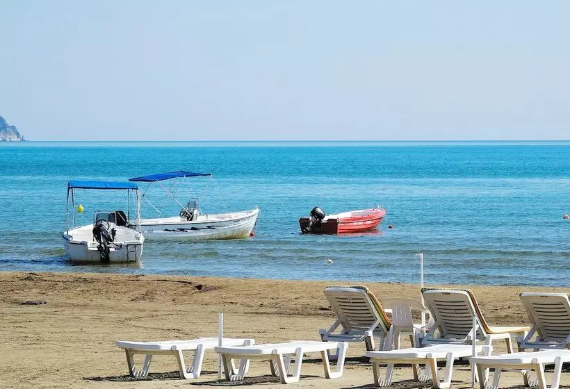酒店 Andreolas Beach