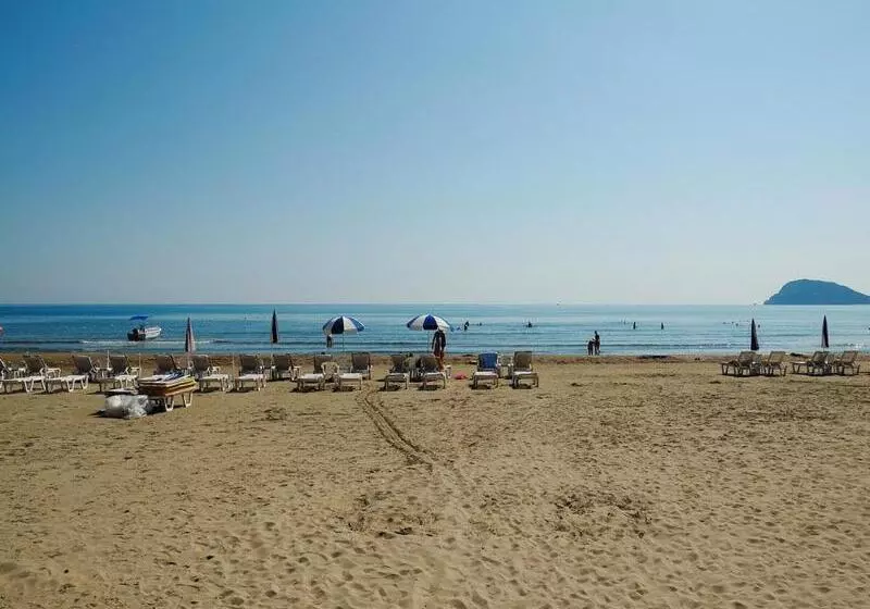 酒店 Andreolas Beach