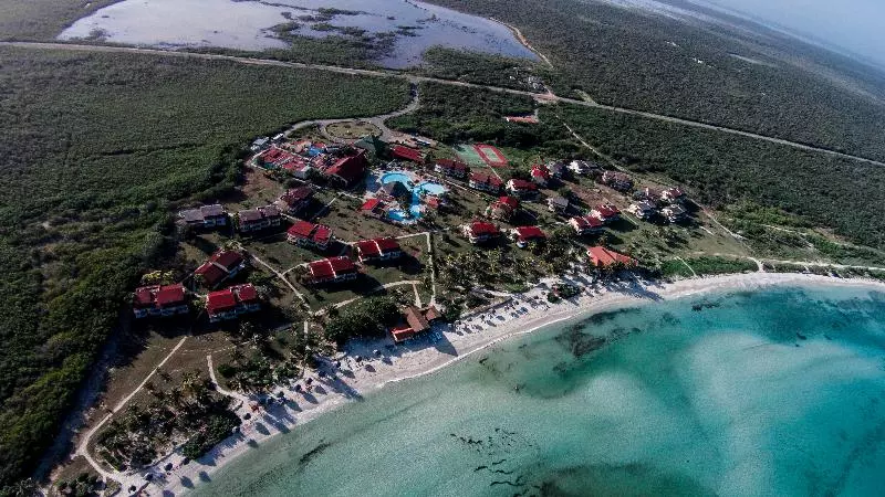 هتل Brisas Covarrubias