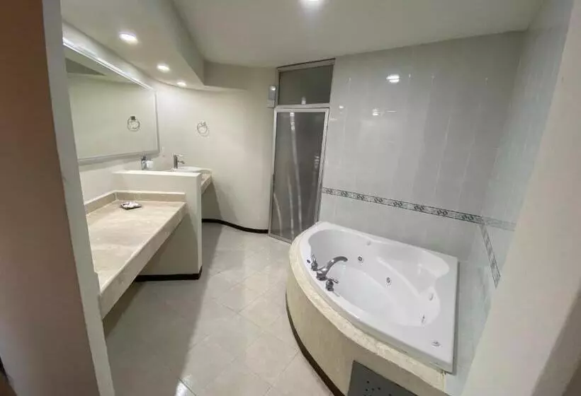 فندق Enterprise Inn Poliforum