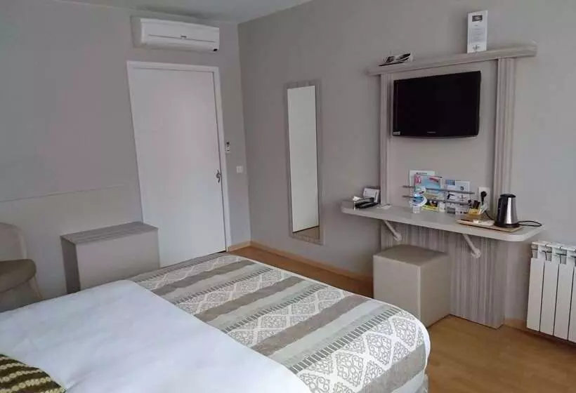 ホテル Kyriad Toulouse Sud  Roques