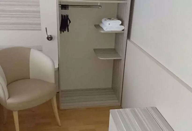 ホテル Kyriad Toulouse Sud  Roques