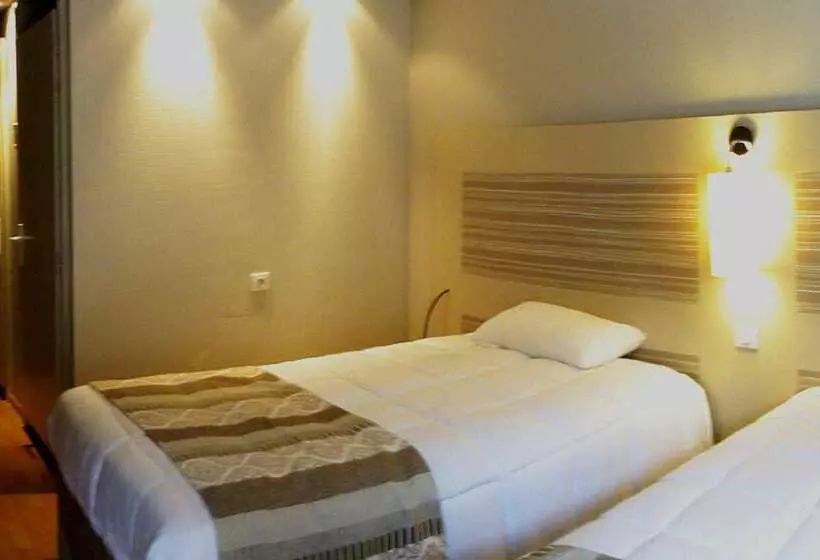 ホテル Kyriad Toulouse Sud  Roques