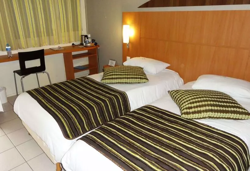 ホテル Kyriad Toulouse Sud  Roques