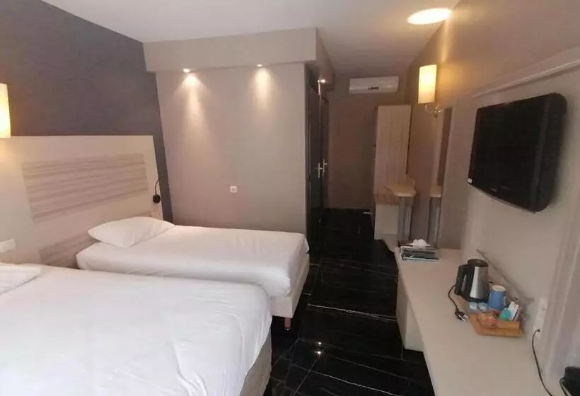 ホテル Kyriad Toulouse Sud  Roques