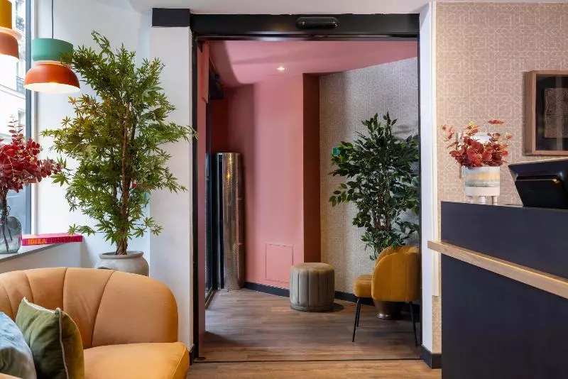 Отель Maxim Opera