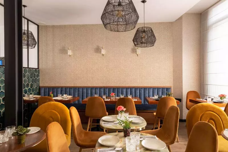 Отель Maxim Opera