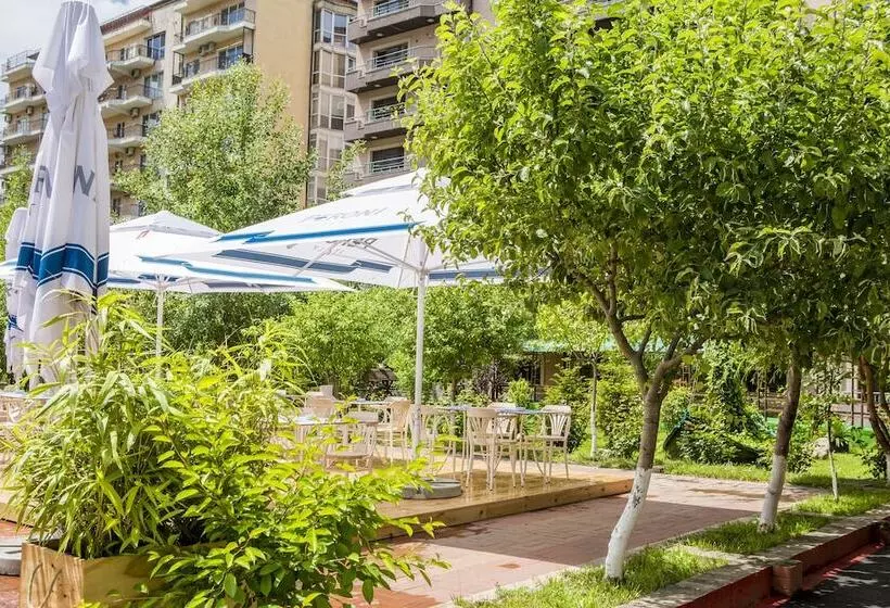 هتل Phoenicia Grand