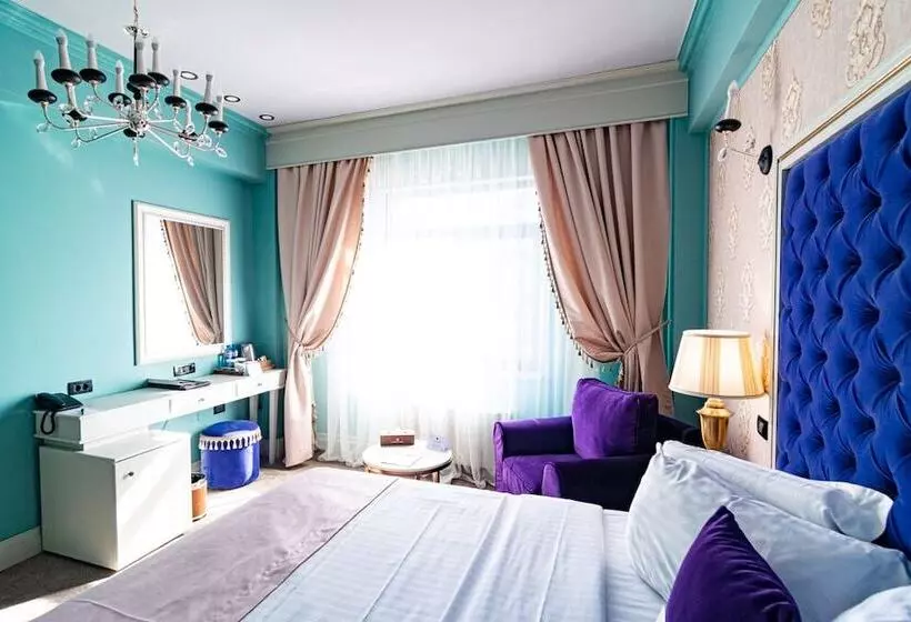 هتل Phoenicia Grand