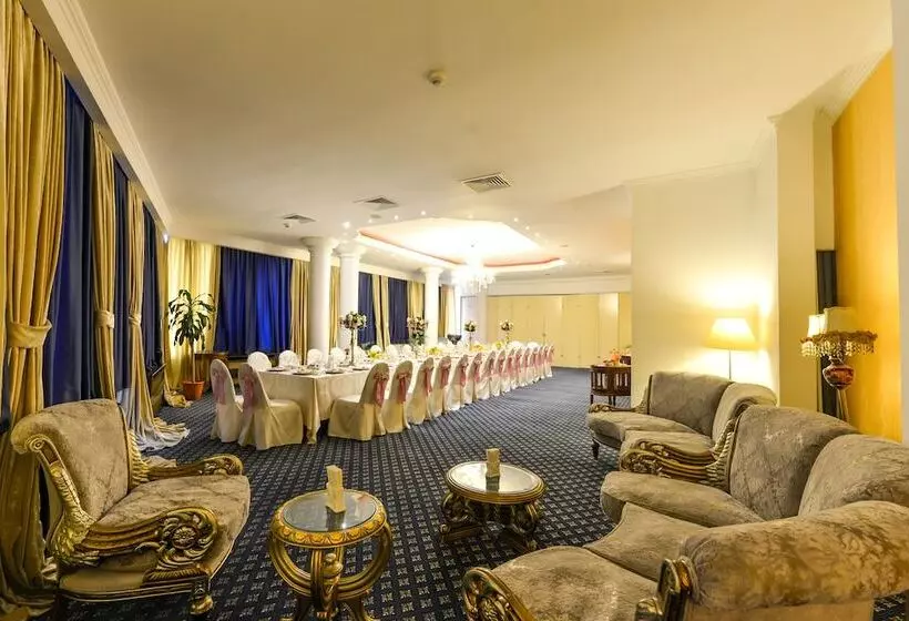 هتل Phoenicia Grand