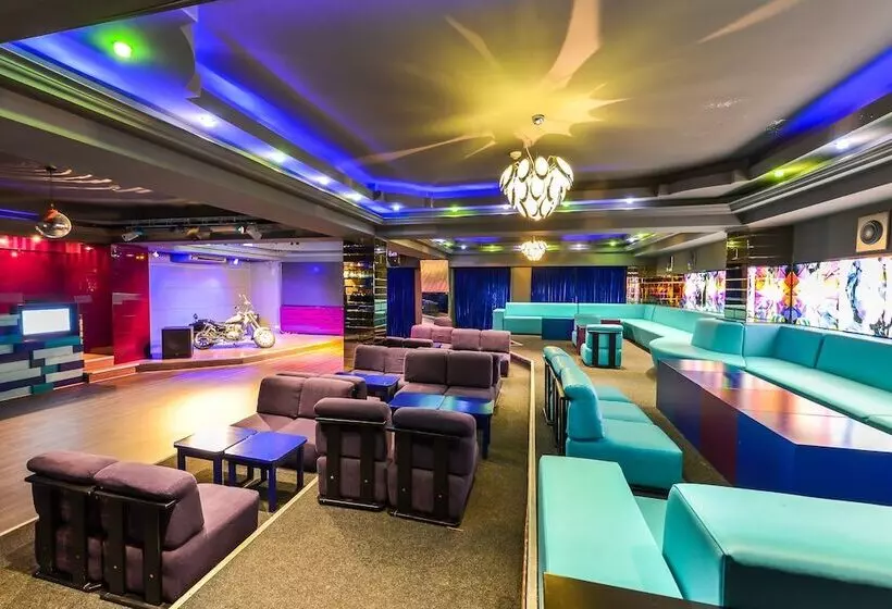 هتل Phoenicia Grand