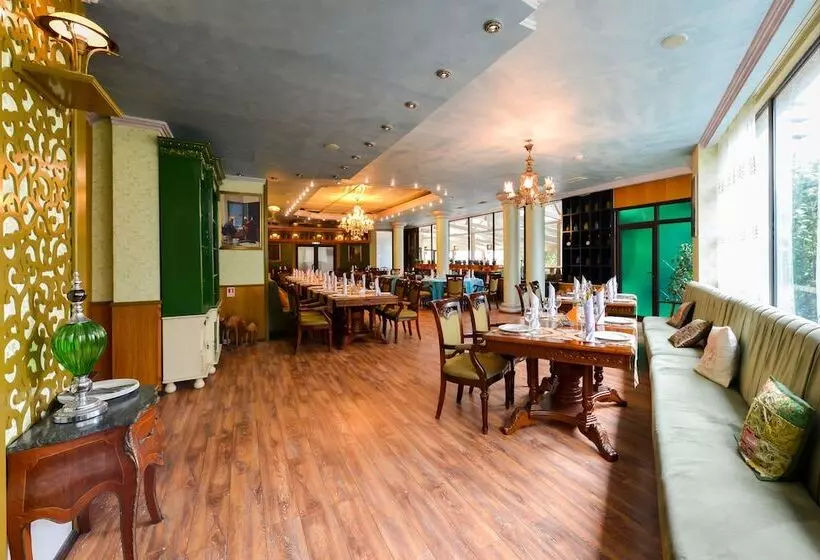 هتل Phoenicia Grand