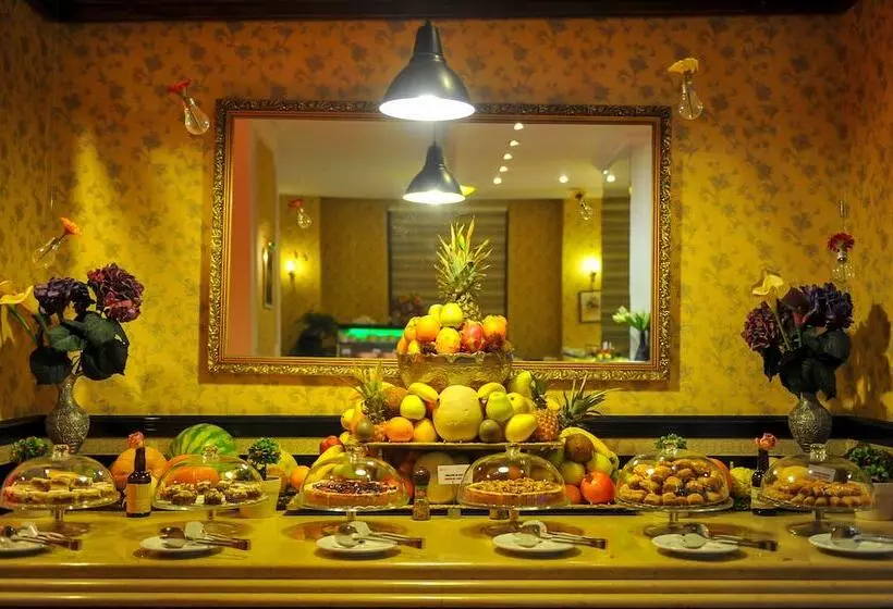 هتل Phoenicia Grand