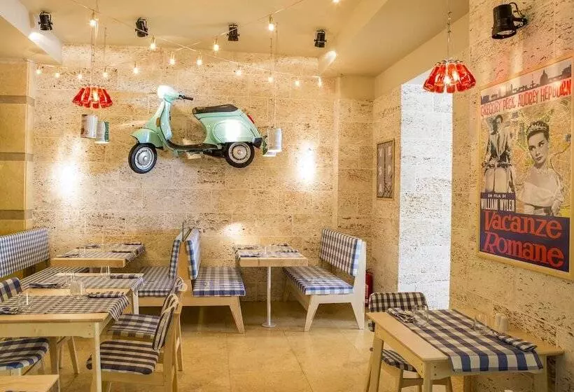 هتل Phoenicia Grand