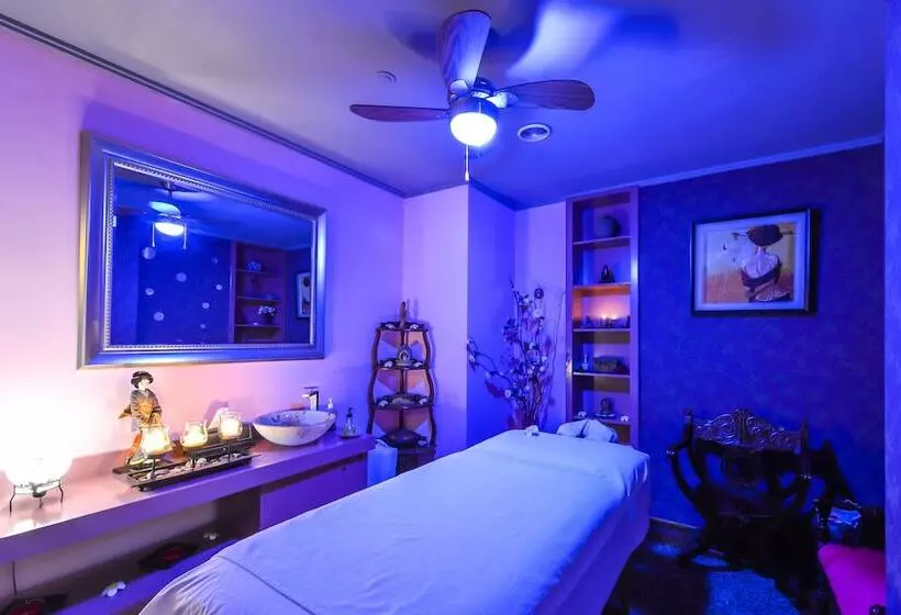 هتل Phoenicia Grand