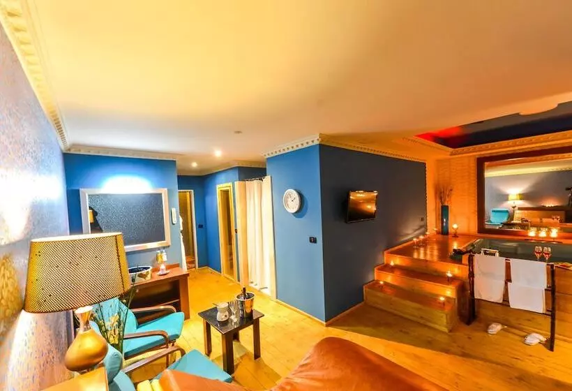 هتل Phoenicia Grand