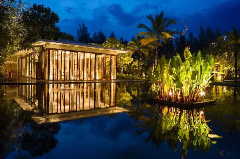 Szálloda The Sarojin