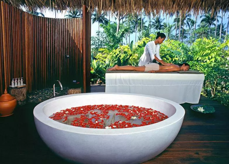 Szálloda The Sarojin