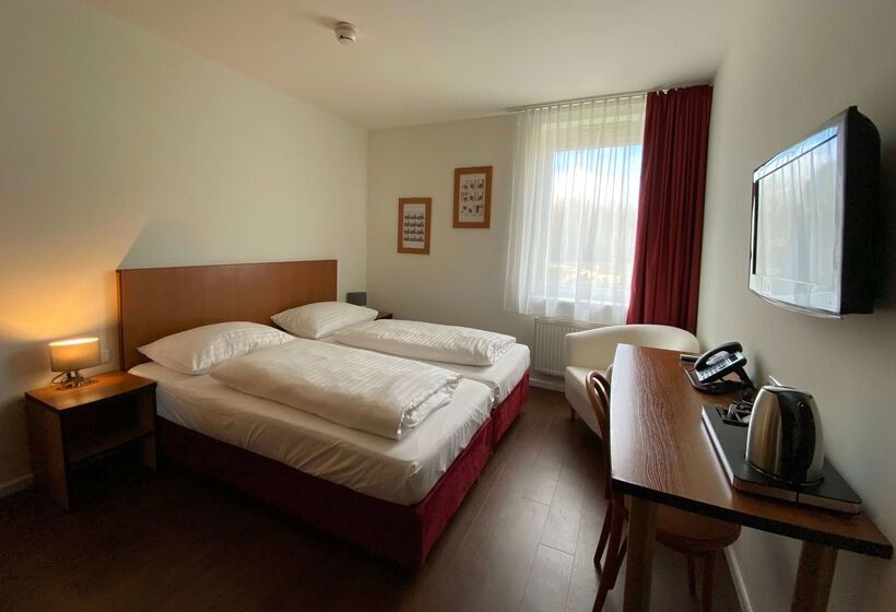 Hotelli Amedia Express Sattledt, Trademark Collection By Wyndham