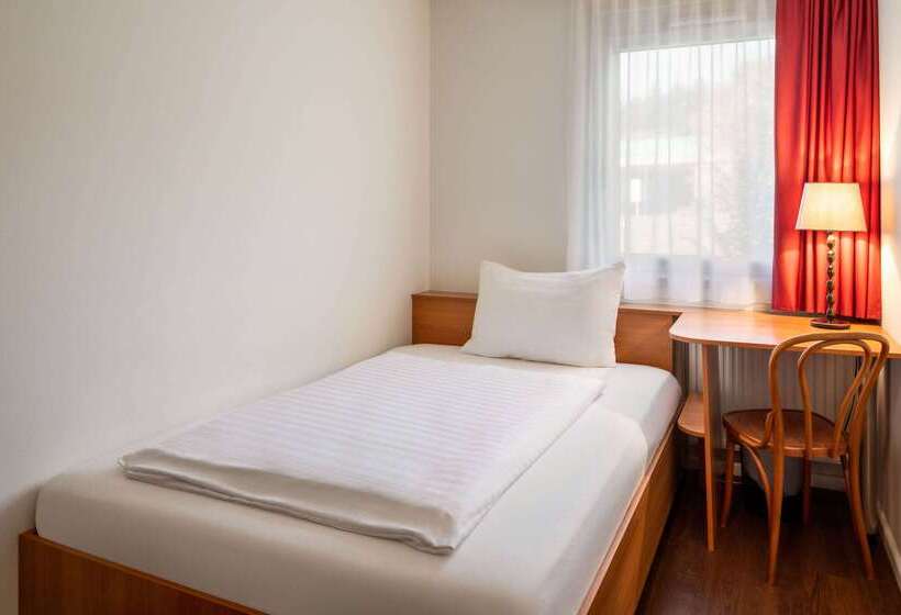 Hotelli Amedia Express Sattledt, Trademark Collection By Wyndham