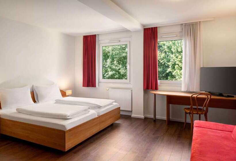 Hotelli Amedia Express Sattledt, Trademark Collection By Wyndham