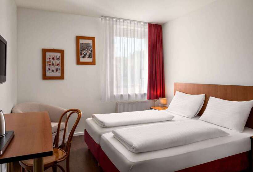 Hotelli Amedia Express Sattledt, Trademark Collection By Wyndham