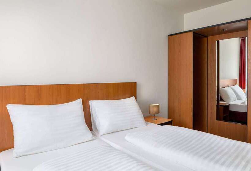 Hotelli Amedia Express Sattledt, Trademark Collection By Wyndham