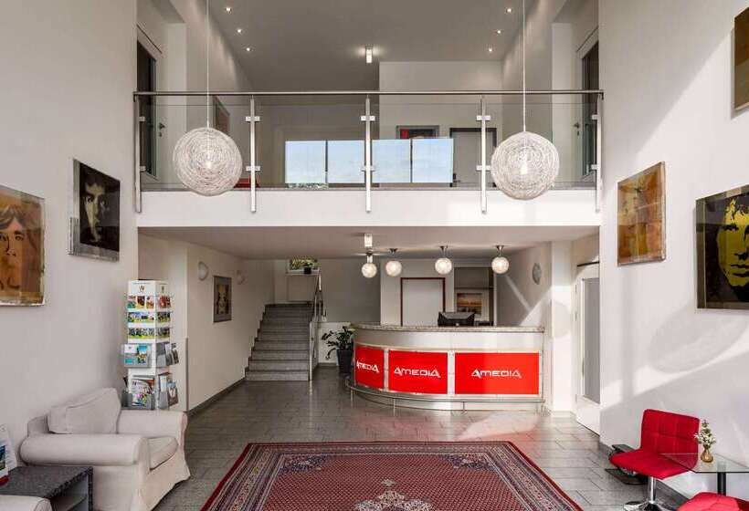 Hotelli Amedia Express Sattledt, Trademark Collection By Wyndham