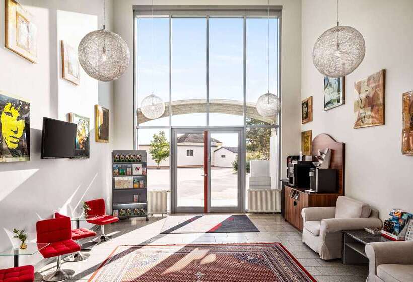 Hotelli Amedia Express Sattledt, Trademark Collection By Wyndham