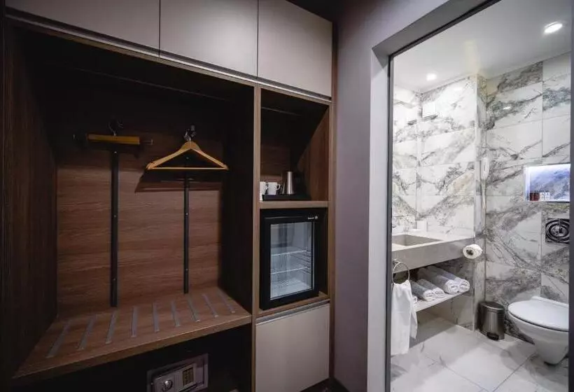 Saint George Hotel & Medical Spa