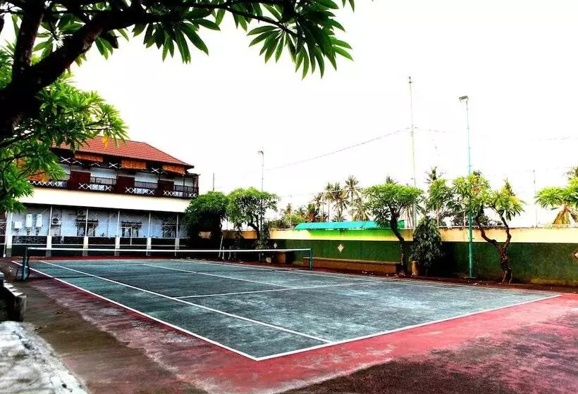 Отель Bali Taman Beach Resort & Spa Lovina