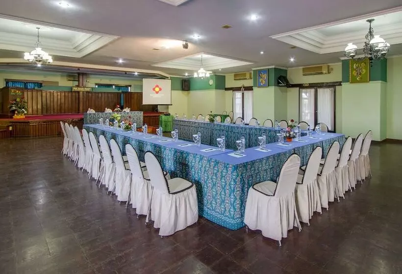 Отель Bali Taman Beach Resort & Spa Lovina