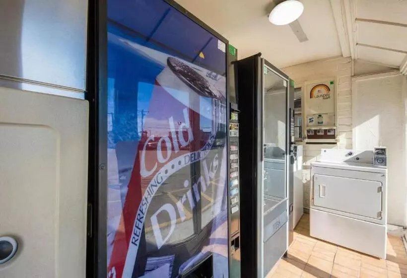 ホテル Econo Lodge Inn & Suites