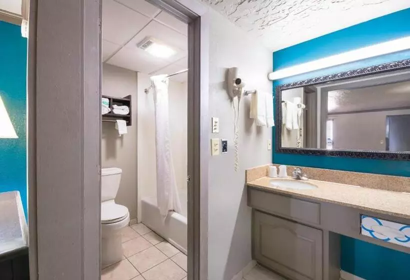 ホテル Econo Lodge Inn & Suites