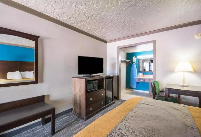 ホテル Econo Lodge Inn & Suites