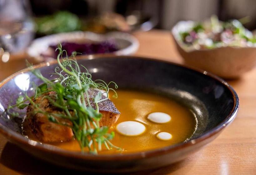 The Juniper Hotel & Bistro