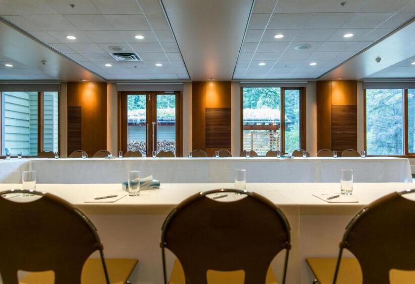 The Juniper Hotel & Bistro