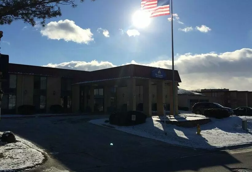 ホテル Westmont Inn & Suites