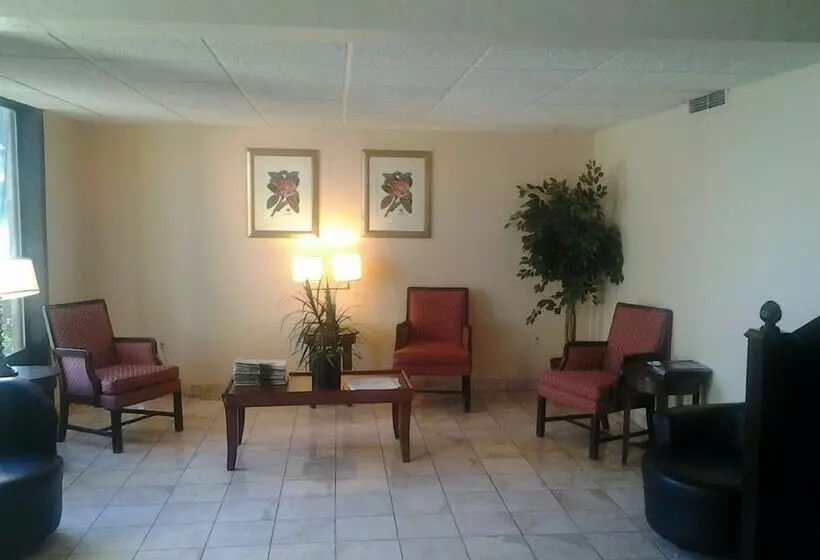 ホテル Westmont Inn & Suites