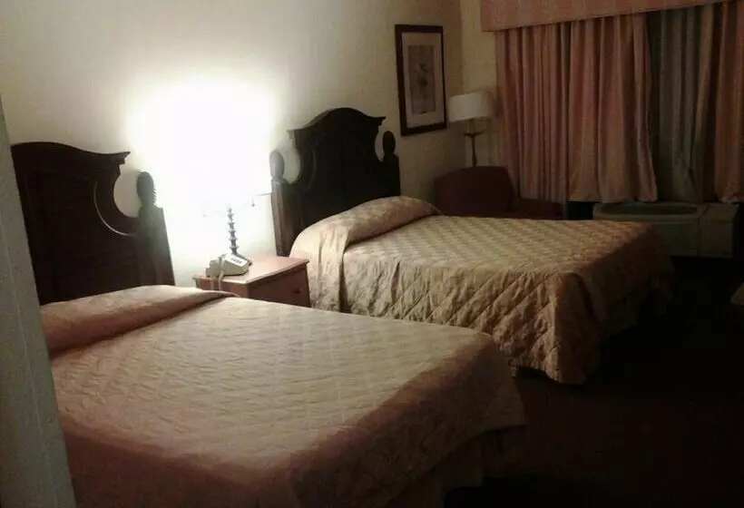 ホテル Westmont Inn & Suites