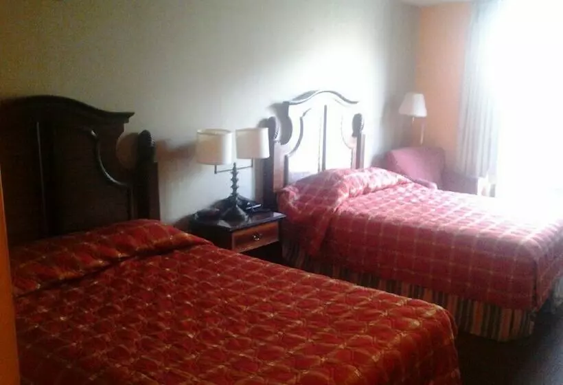ホテル Westmont Inn & Suites