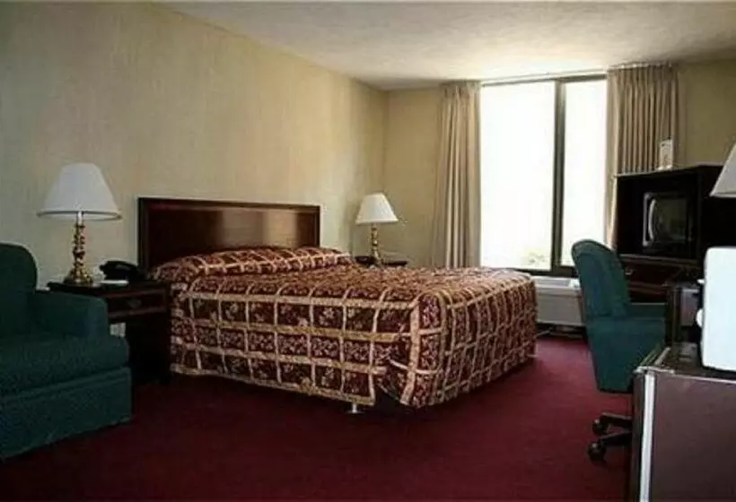 ホテル Westmont Inn & Suites