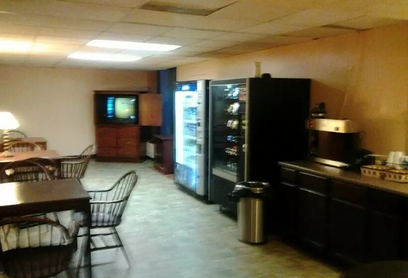 ホテル Westmont Inn & Suites