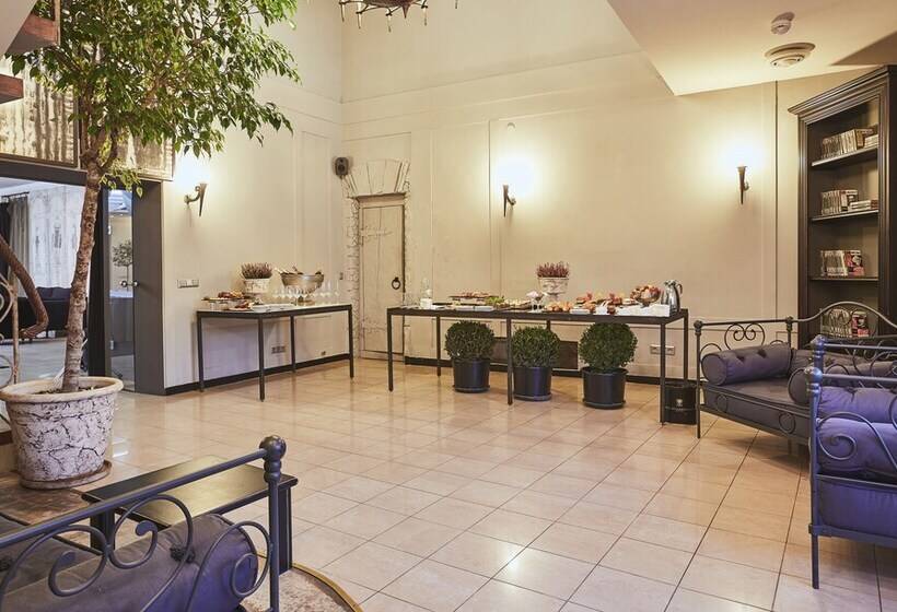 هتل Vozdvyzhensky Boutique