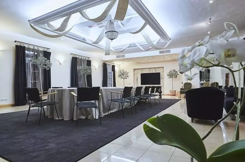 هتل Vozdvyzhensky Boutique