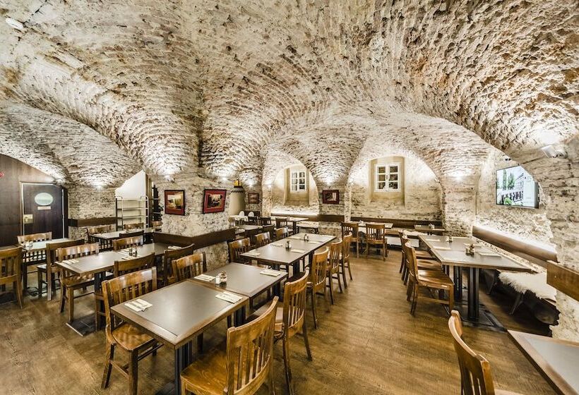 هتل Archibald At The Charles Bridge